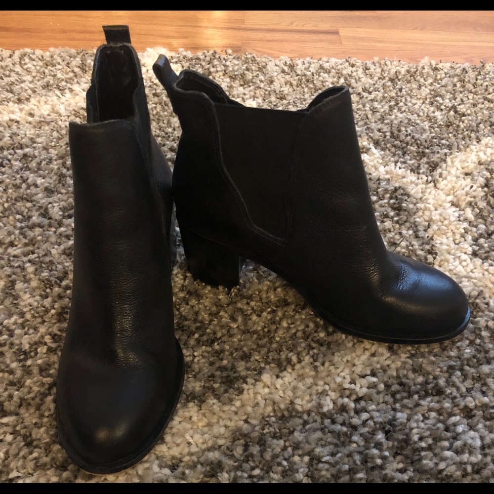 Black Sam Edelman Justin Chelsea Booties